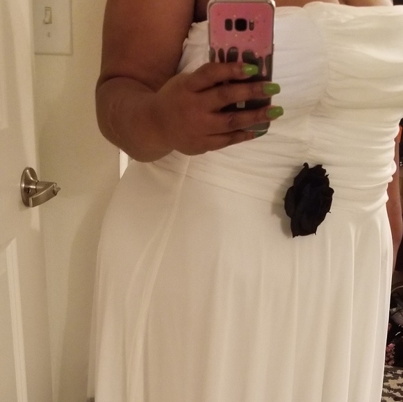 Cream and White Party Dress - Picture 4 of 4